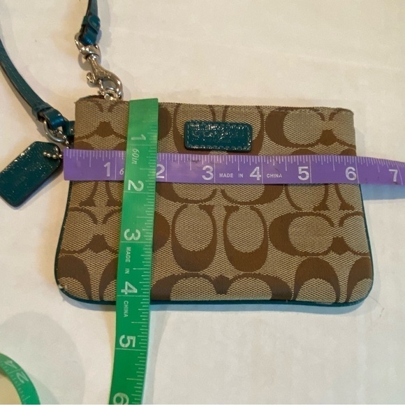Coach Wristlet Signature Classic C Pattern - Picture 6 of 8